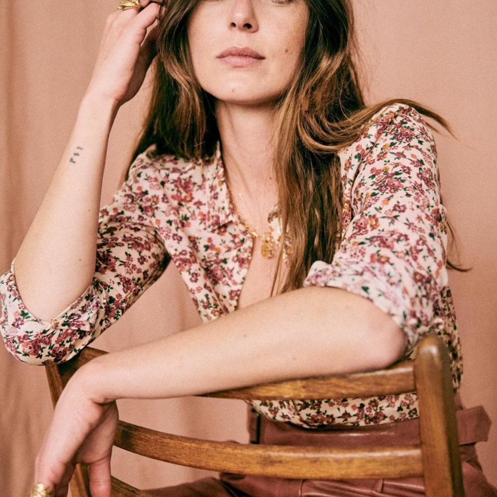 Sezane Pierro Shirt flowers beige background